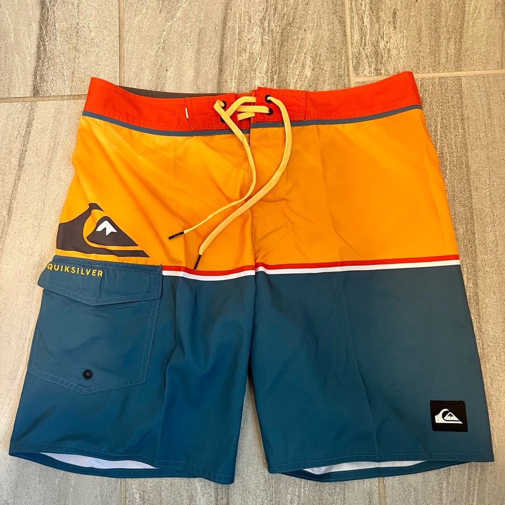 Men’s Quiksilver Orange Board Shorts Size 32  - Excellent Condition!